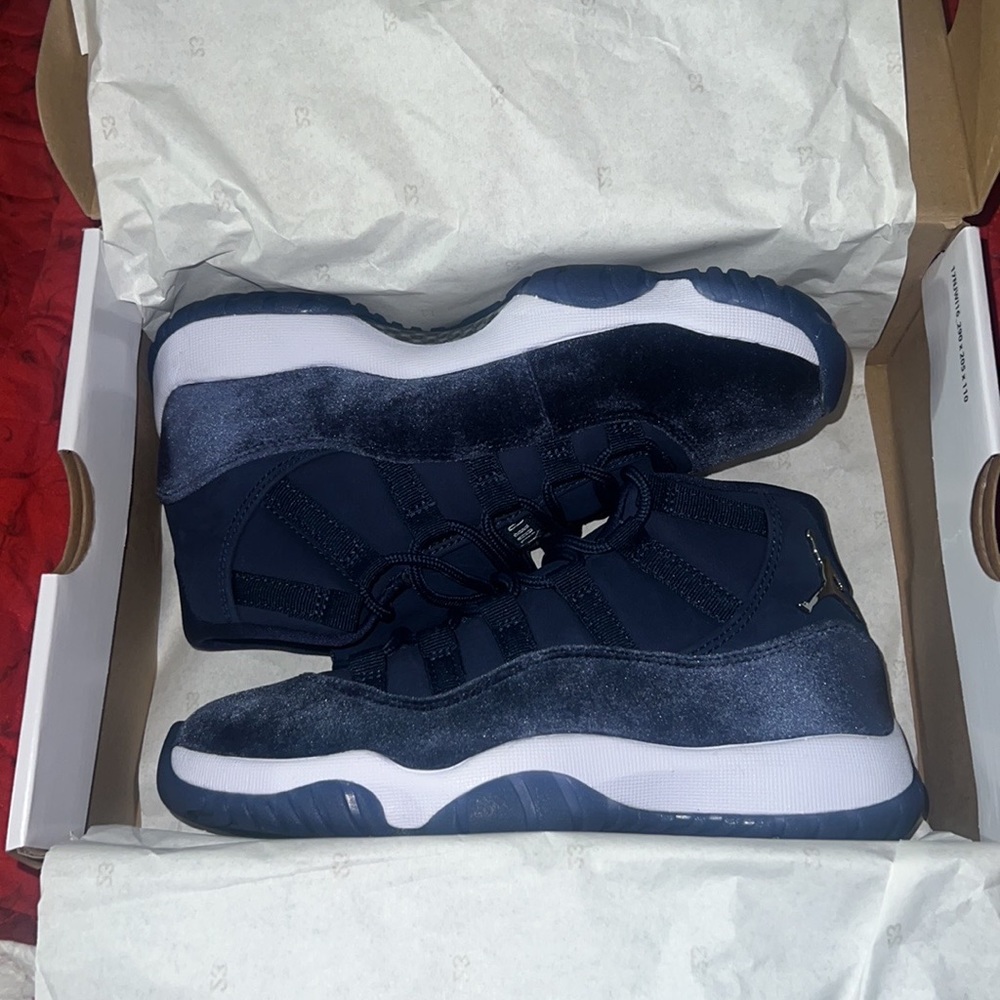 🥶🥶 BRAND NEW- WMNS AIR JORDAN 11 RETRO 🥶🥶